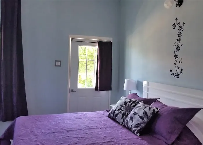 Bed & Breakfast Bailey's Runaway Bay