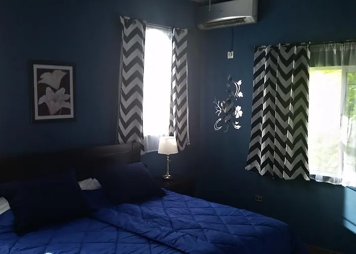 Bailey's Bed & Breakfast 3*